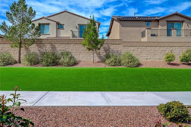 8855 Roadrunner Ravine Street, Las Vegas, NV 89166