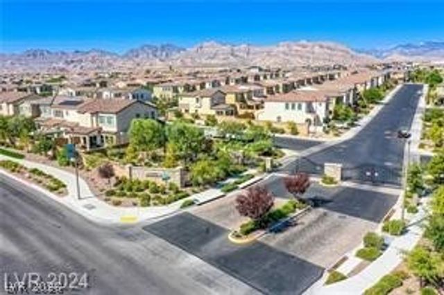 8855 Roadrunner Ravine Street, Las Vegas, NV 89166