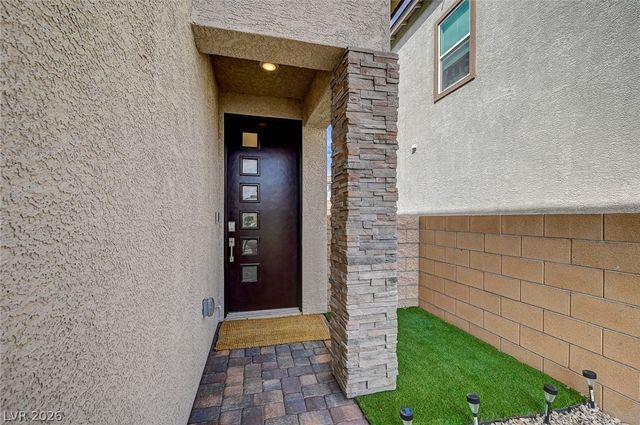 8855 Roadrunner Ravine Street, Las Vegas, NV 89166