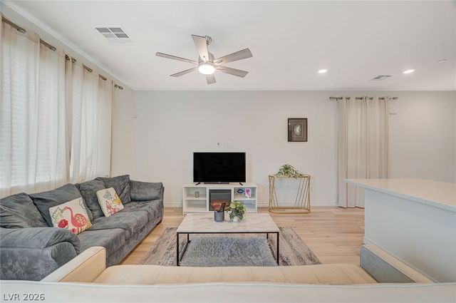 8855 Roadrunner Ravine Street, Las Vegas, NV 89166