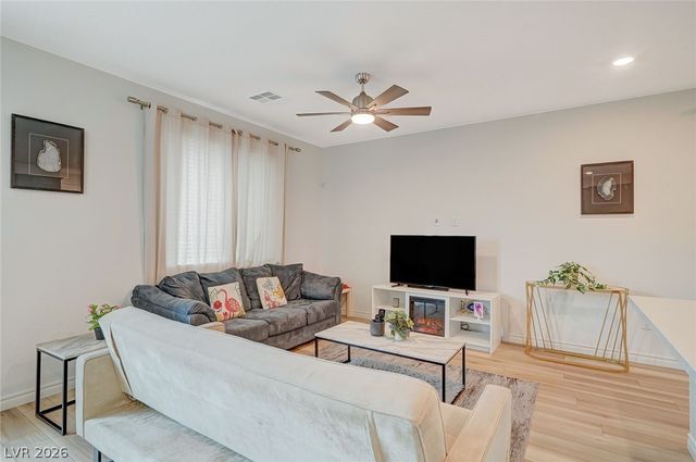 8855 Roadrunner Ravine Street, Las Vegas, NV 89166