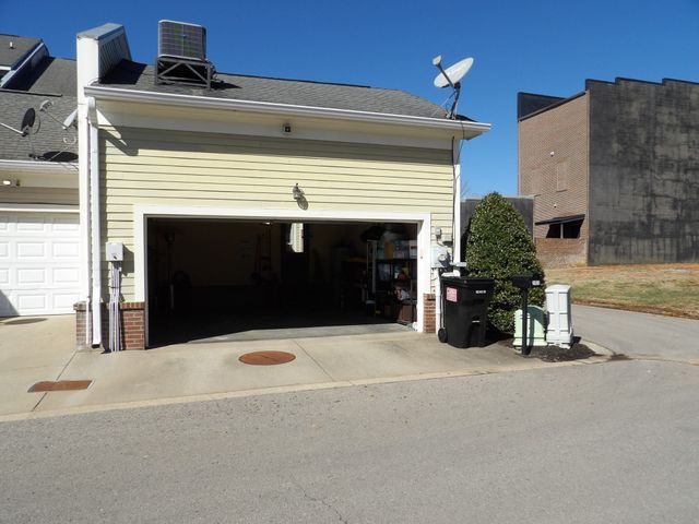 151 Augusta Ave, Pleasant View, TN 37146