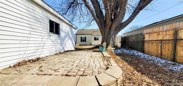 28113 Florence Street, St. Clair Shores, MI 48081