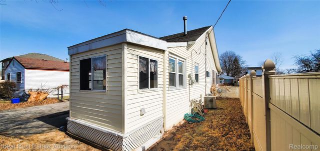 28113 Florence Street, St. Clair Shores, MI 48081