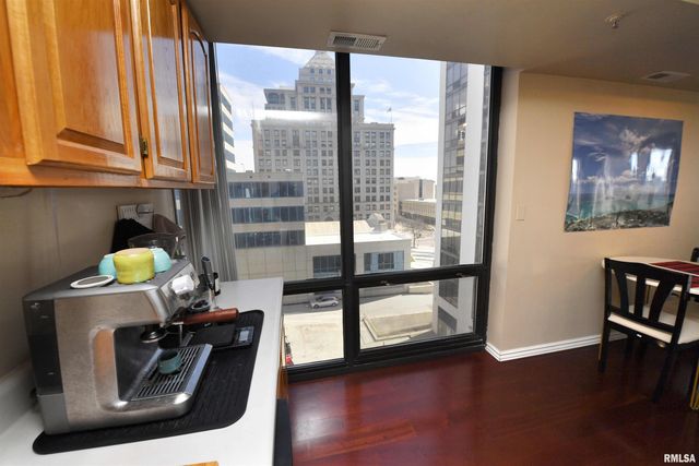 125 SW JEFFERSON Avenue W6E, Peoria, IL 61602