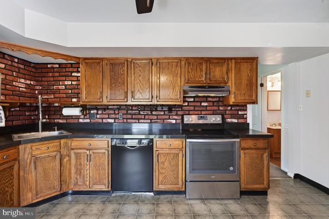 2021 CLONMEL RD, Harleysville, PA 19438