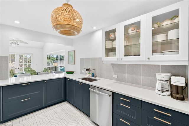 280 Southwinds DR, Sanibel, FL 33957