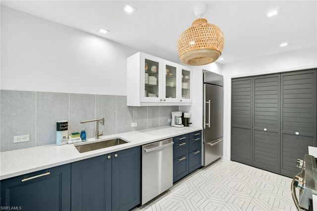 280 Southwinds DR, Sanibel, FL 33957