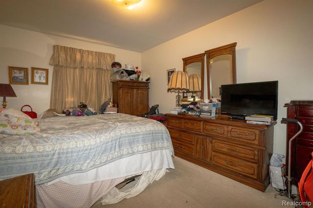 4044 Heatherwood Court, Warren, MI 48092