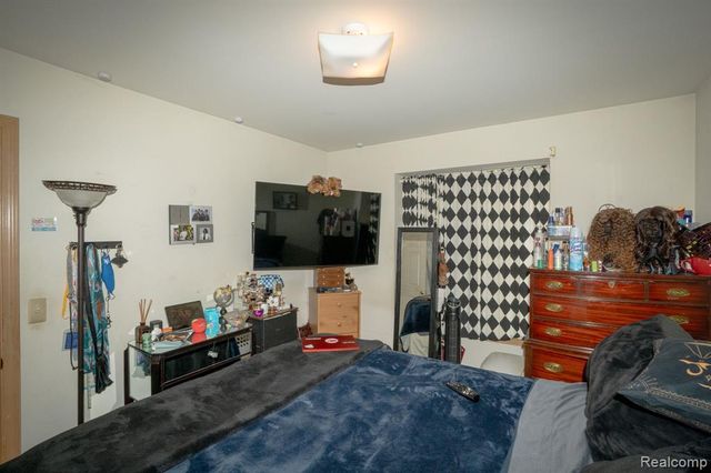 4044 Heatherwood Court, Warren, MI 48092