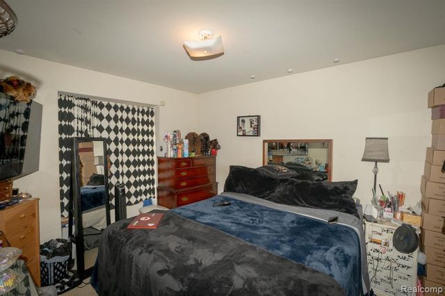 4044 Heatherwood Court, Warren, MI 48092