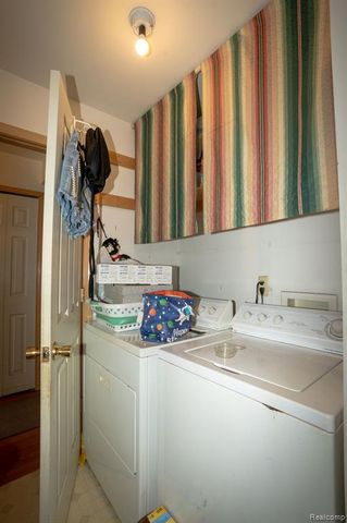 4044 Heatherwood Court, Warren, MI 48092