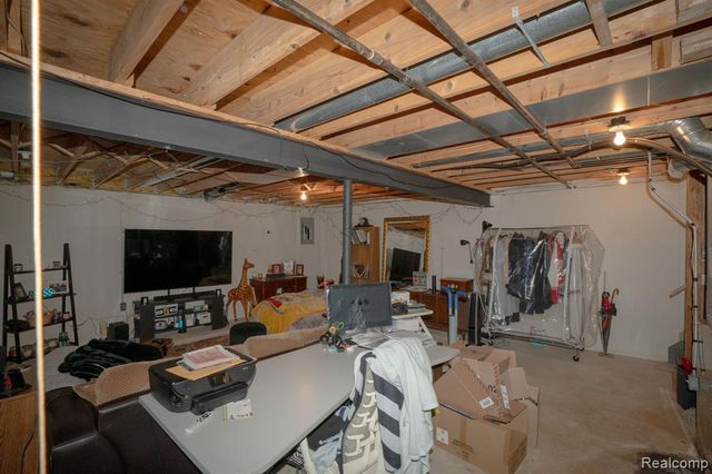 4044 Heatherwood Court, Warren, MI 48092