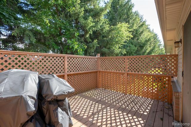 4044 Heatherwood Court, Warren, MI 48092