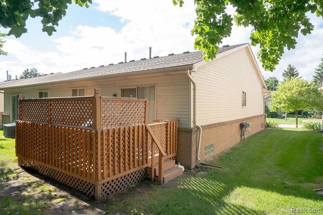 4044 Heatherwood Court, Warren, MI 48092