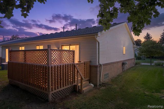 4044 Heatherwood Court, Warren, MI 48092