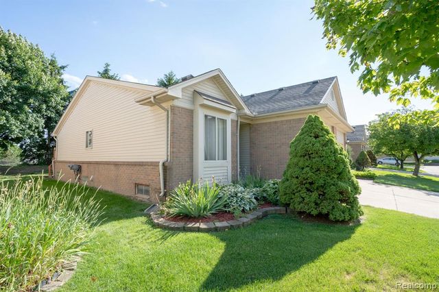 4044 Heatherwood Court, Warren, MI 48092