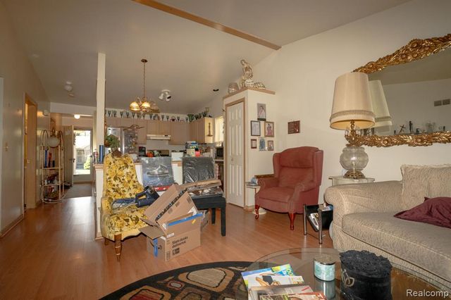 4044 Heatherwood Court, Warren, MI 48092