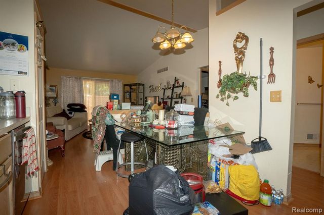 4044 Heatherwood Court, Warren, MI 48092