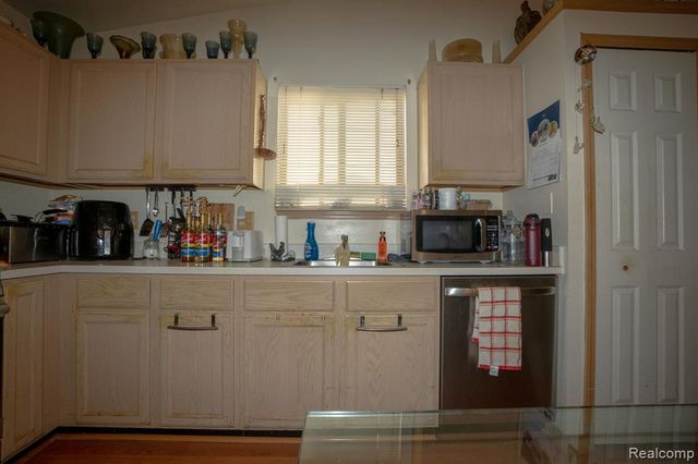 4044 Heatherwood Court, Warren, MI 48092