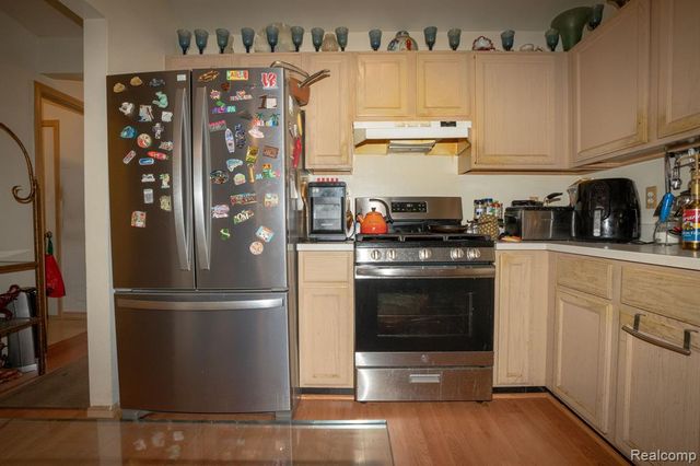 4044 Heatherwood Court, Warren, MI 48092