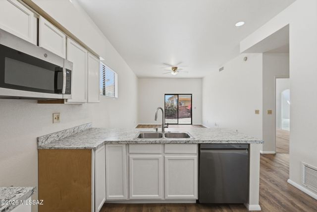 10016 E Paseo San Ardo, Tucson, AZ 85747