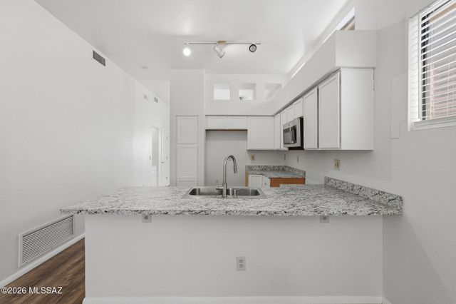 10016 E Paseo San Ardo, Tucson, AZ 85747