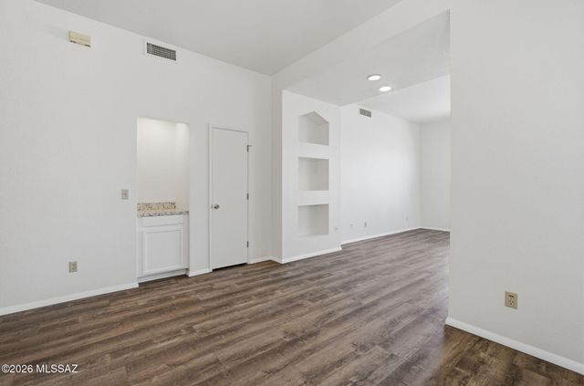 10016 E Paseo San Ardo, Tucson, AZ 85747