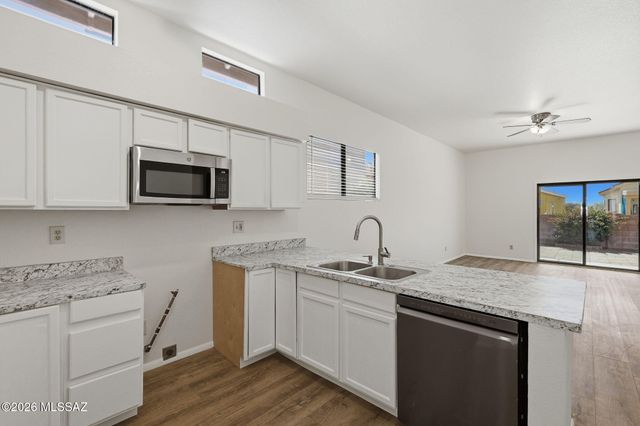 10016 E Paseo San Ardo, Tucson, AZ 85747