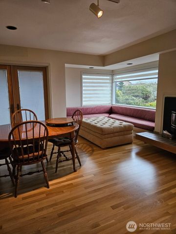 61 Leschi Drive SW, Steilacoom, WA 98388