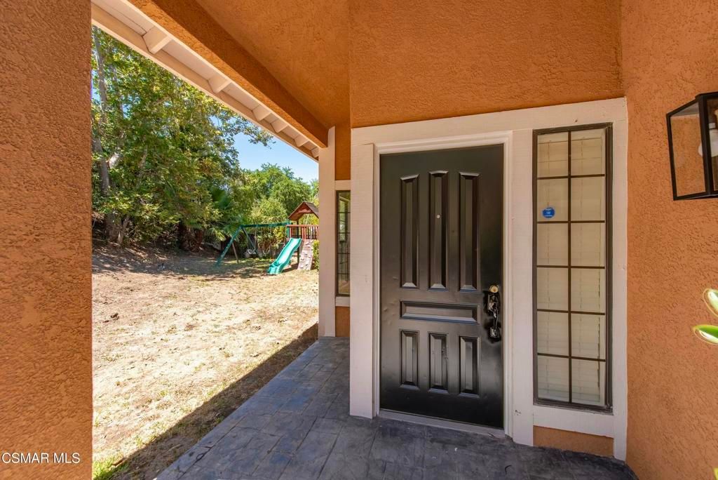 Image 2 of property listing at 26933 Lost Oak Court, Calabasas, CA 91301