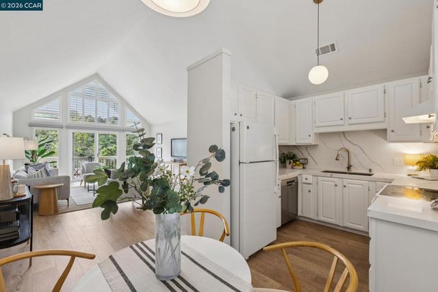 122 Ascot Ct B, Moraga, CA 94556