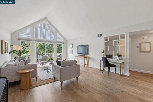 122 Ascot Ct B, Moraga, CA 94556