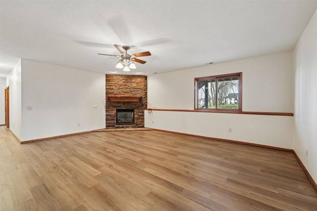 15419 Northview Drive, Urbandale, IA 50323