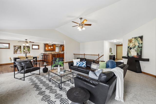 15419 Northview Drive, Urbandale, IA 50323