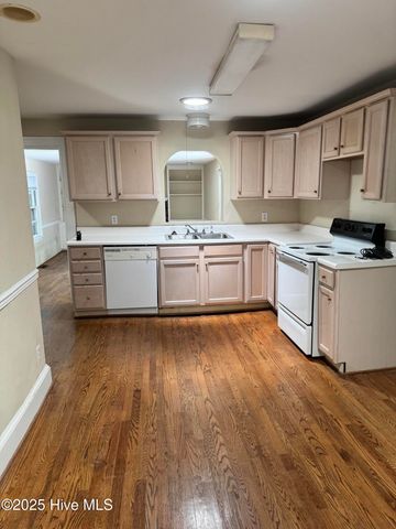 2202 Jefferson Drive, Greenville, NC 27858