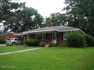 2202 Jefferson Drive, Greenville, NC 27858