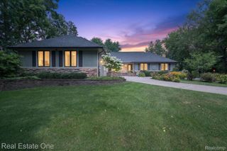 8690 Maxi Court, Springfield Charter Township, MI 48350