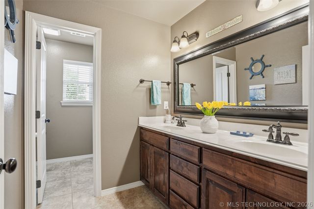 16835 S 11th West Avenue, Glenpool, OK 74033