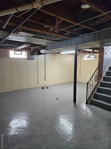 736 Garfield Avenue, Lincoln Park, MI 48146