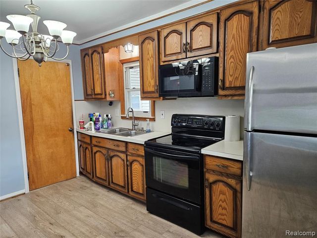 736 Garfield Avenue, Lincoln Park, MI 48146