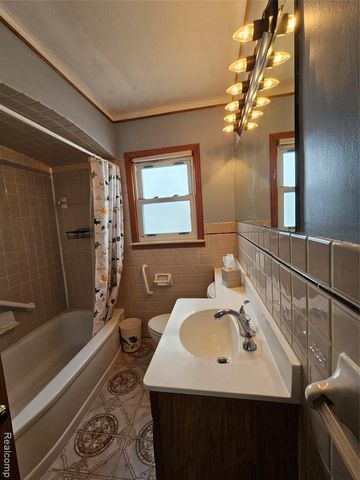 736 Garfield Avenue, Lincoln Park, MI 48146