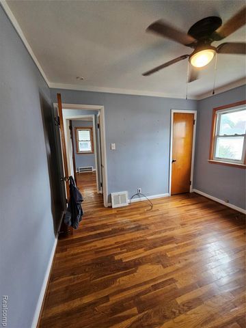 736 Garfield Avenue, Lincoln Park, MI 48146