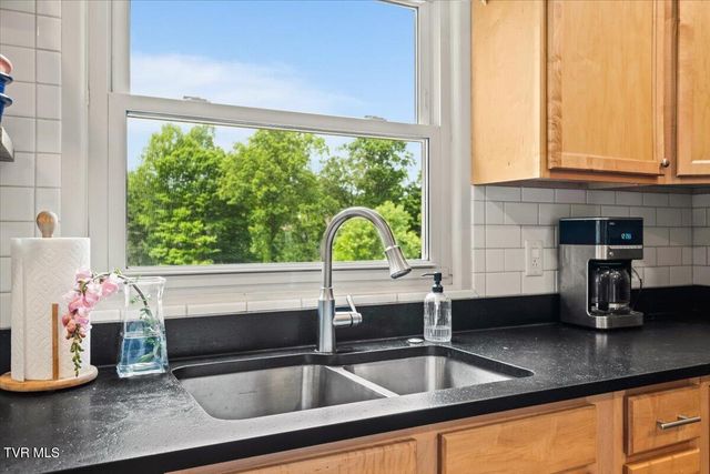 1117 College Heights Drive, Johnson City, TN 37604