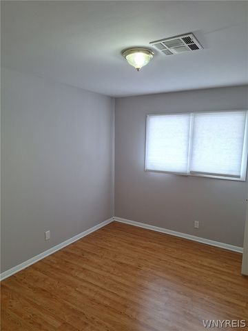 54 Steele Circle, Niagara, NY 14304