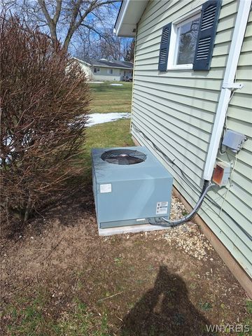 54 Steele Circle, Niagara, NY 14304