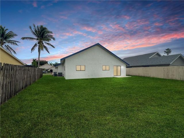 22750 Pickerel Circle, Boca Raton, FL 33428