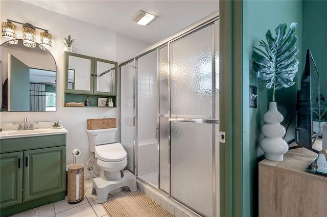 2119 W HENRY AVENUE, Tampa, FL 33603