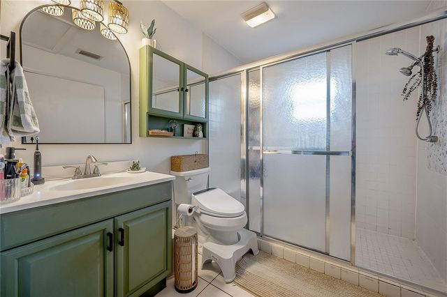 2119 W HENRY AVENUE, Tampa, FL 33603