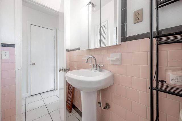 2119 W HENRY AVENUE, Tampa, FL 33603